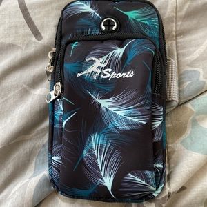 Sports Cell phone & accessory holder/Pouch